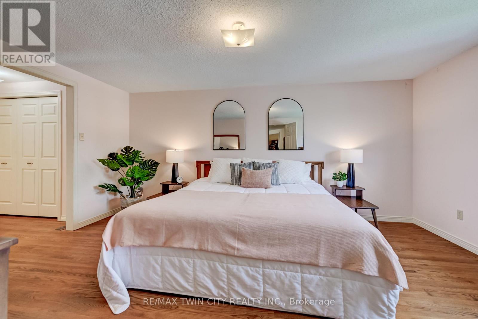 285 Magnolia Place, Waterloo, Ontario  N2V 2A3 - Photo 22 - X13028718