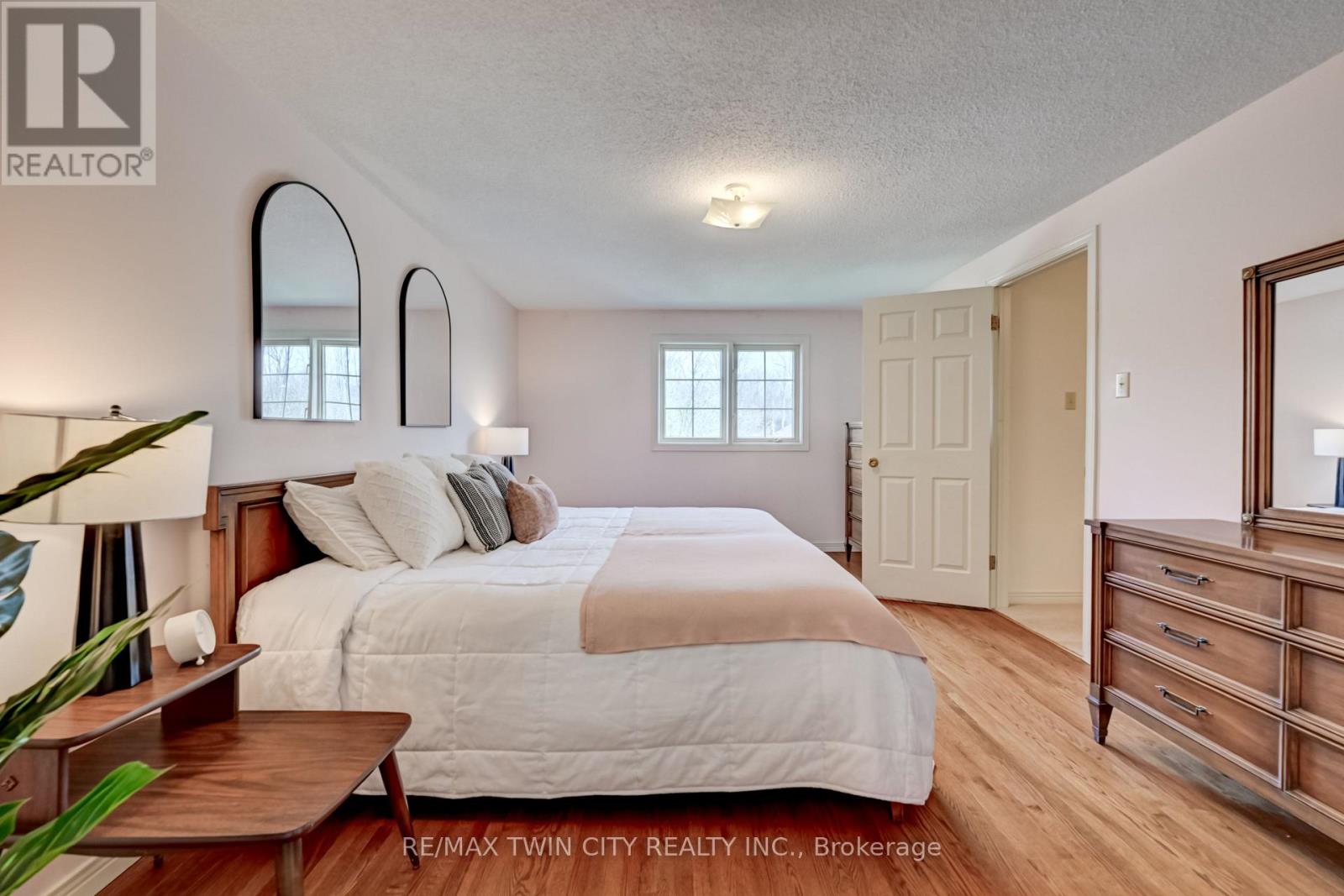 285 Magnolia Place, Waterloo, Ontario  N2V 2A3 - Photo 23 - X13028718