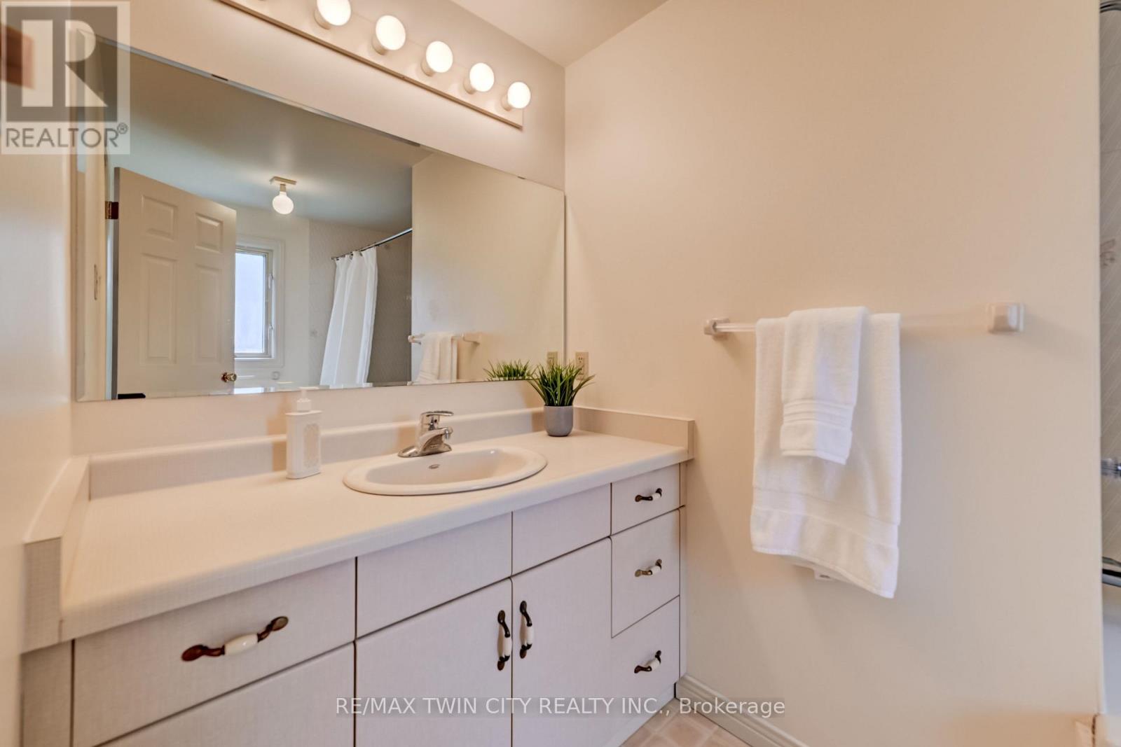 285 Magnolia Place, Waterloo, Ontario  N2V 2A3 - Photo 26 - X13028718