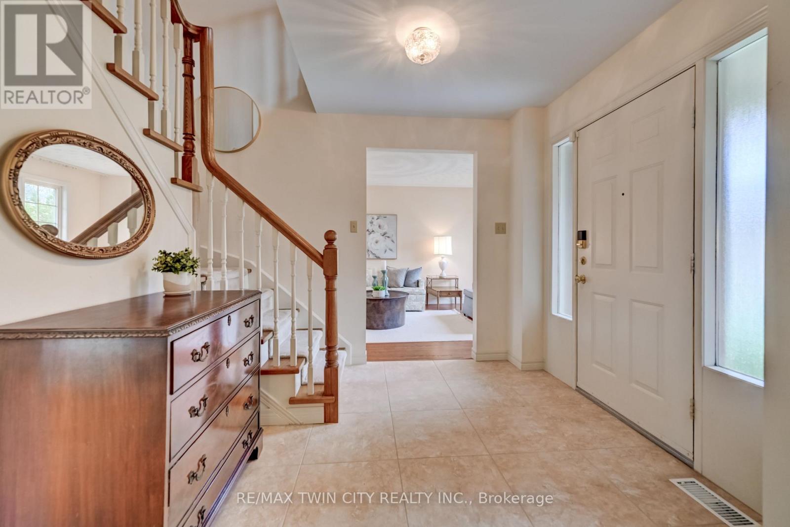 285 Magnolia Place, Waterloo, Ontario  N2V 2A3 - Photo 3 - X13028718