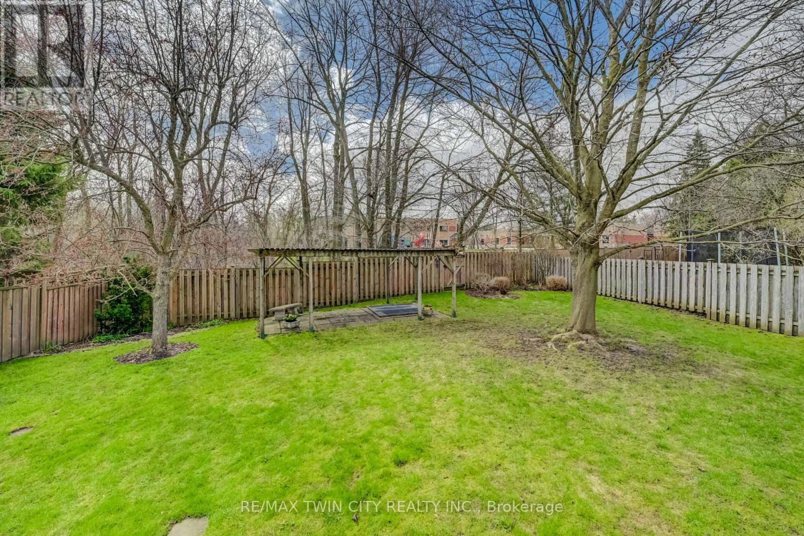 285 Magnolia Place, Waterloo, Ontario  N2V 2A3 - Photo 39 - X13028718