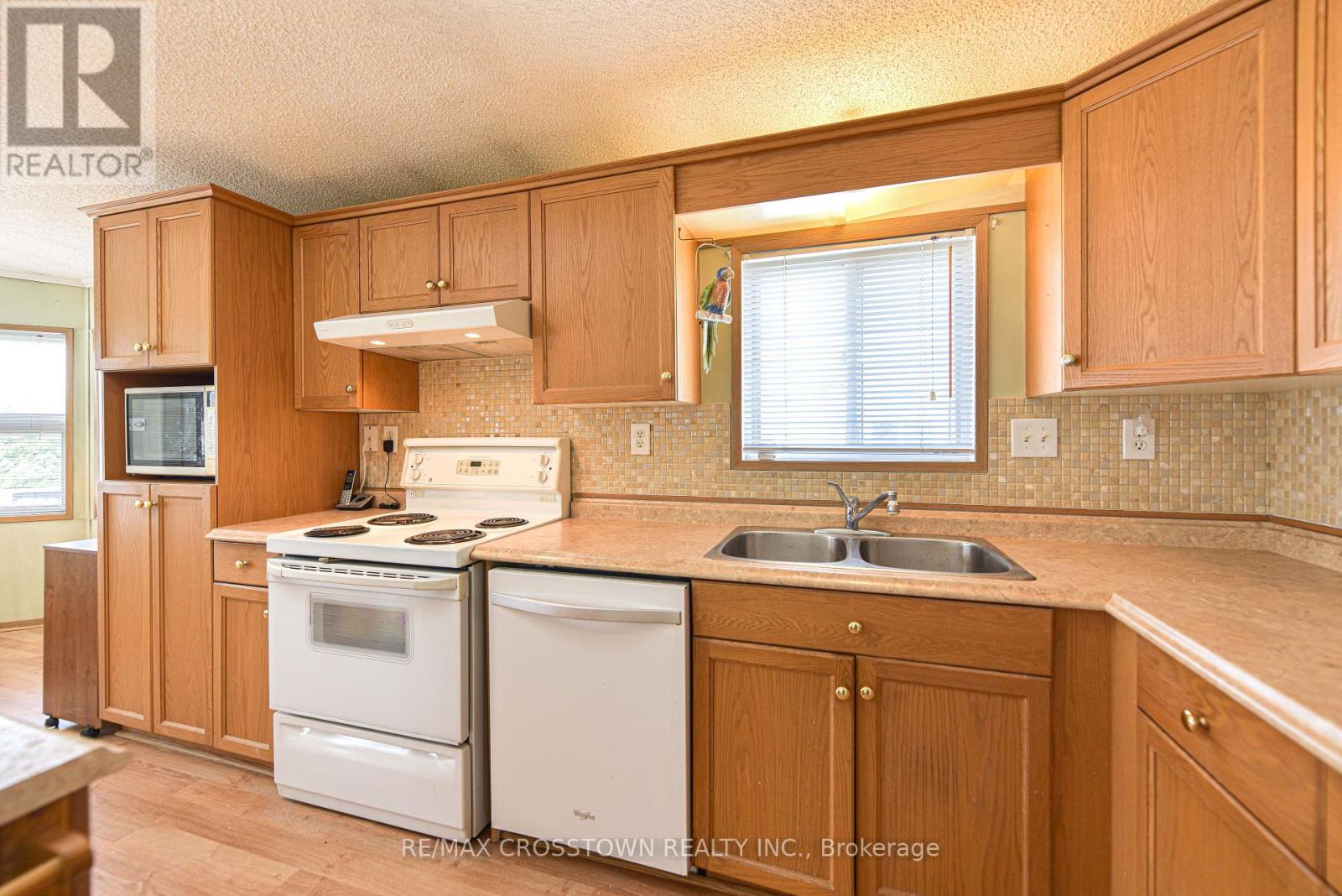 4101 Wesley Street, Severn, Ontario  L3V 0V4 - Photo 7 - S12970538