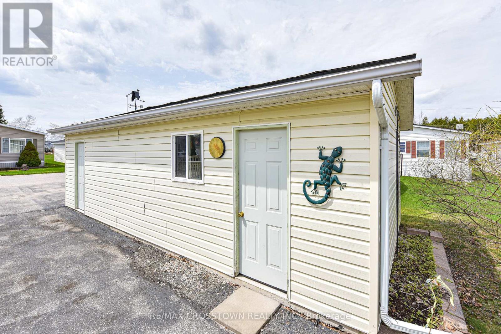 4101 Wesley Street, Severn, Ontario  L3V 0V4 - Photo 32 - S12970538