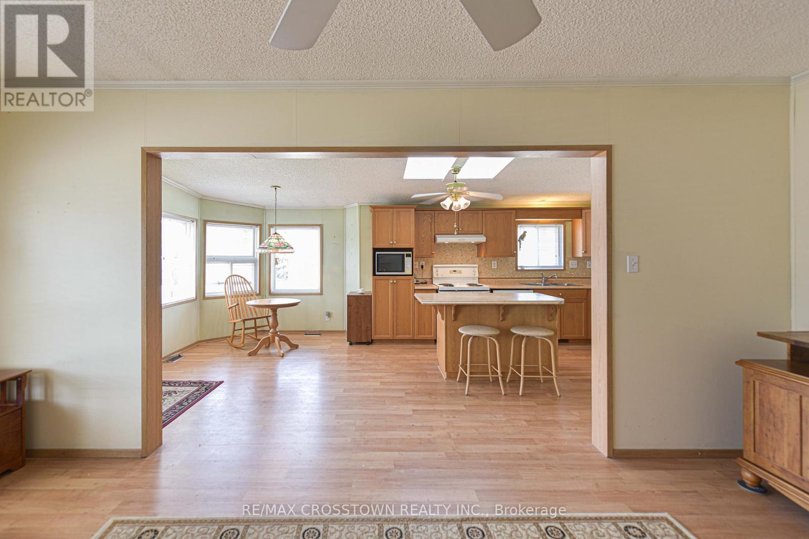 4101 Wesley Street, Severn, Ontario  L3V 0V4 - Photo 14 - S12970538