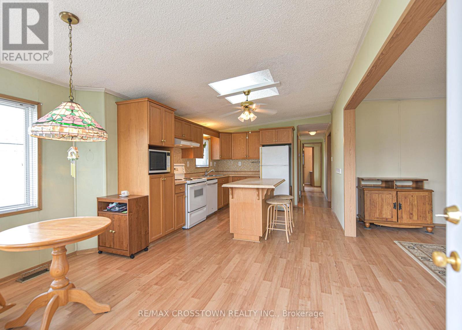 4101 Wesley Street, Severn, Ontario  L3V 0V4 - Photo 5 - S12970538