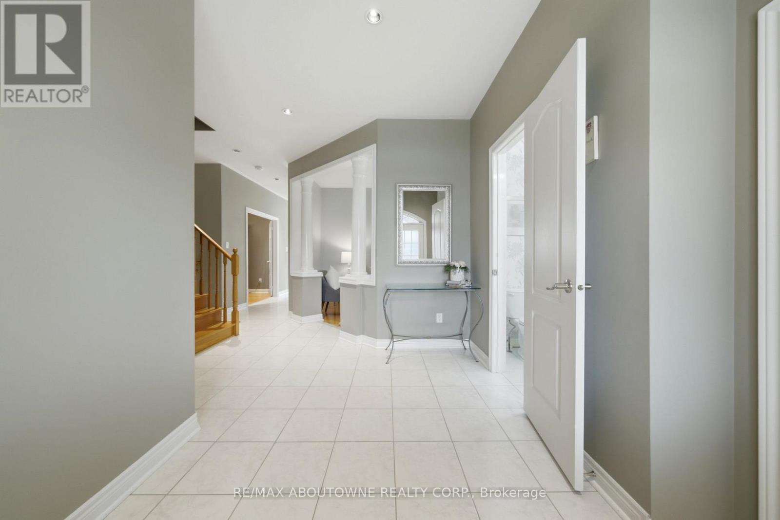 6386 Ormindale Way, Mississauga, Ontario  L5V 1J3 - Photo 4 - W13025518