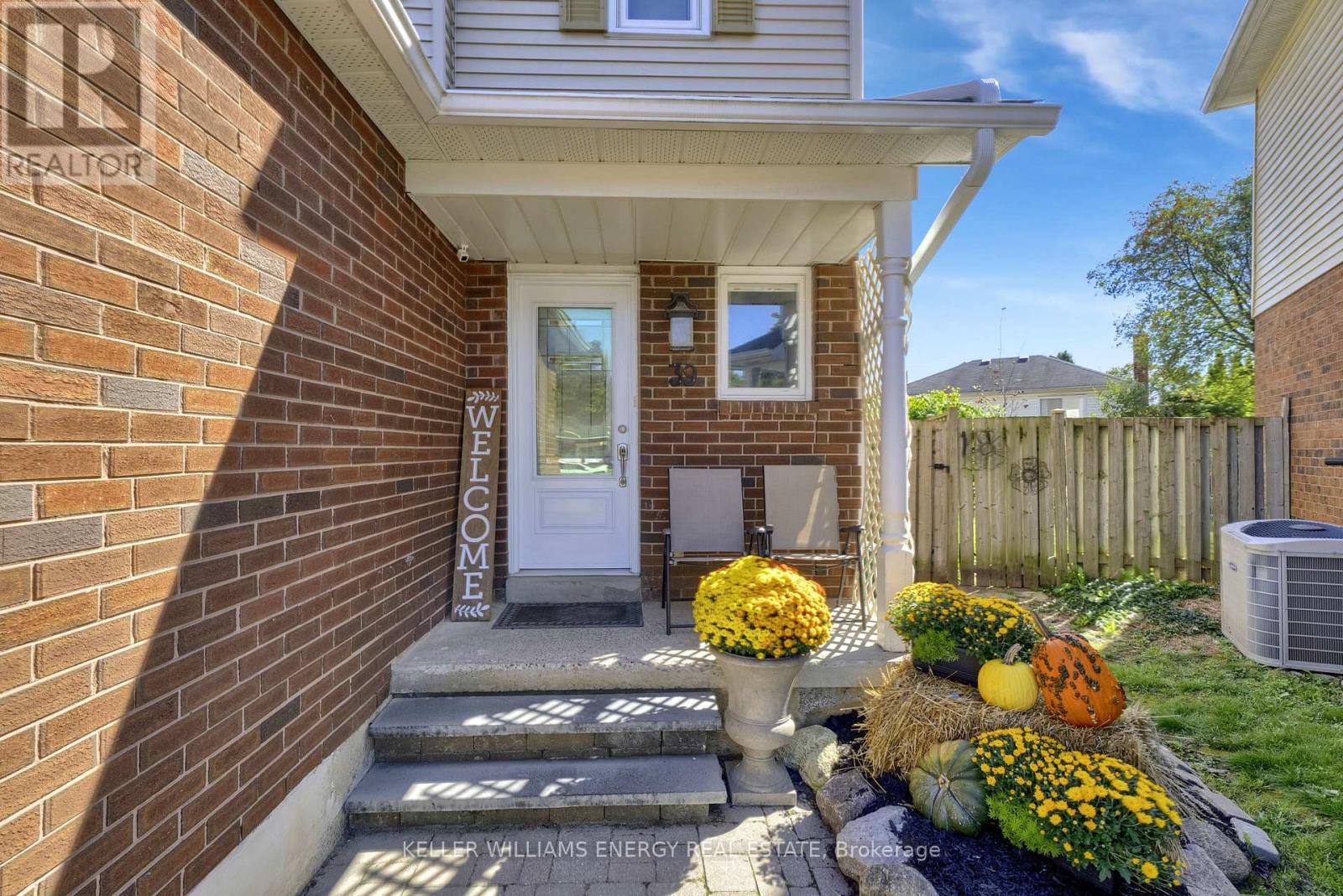 39 Longwood Court, Clarington, Ontario  L1E 1R9 - Photo 4 - E13028856