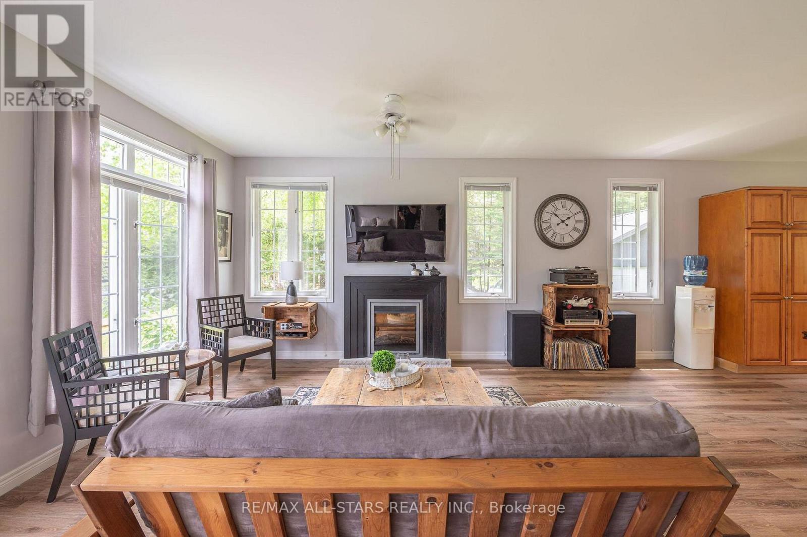 24 Relax Avenue, Kawartha Lakes, Ontario  K0M 2L0 - Photo 6 - X13028858