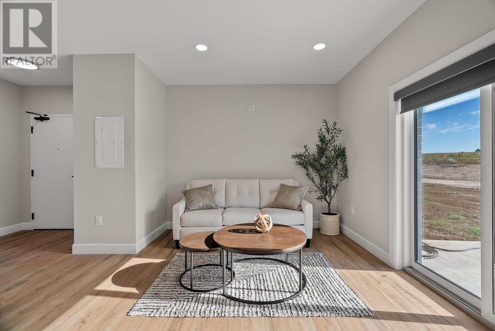 202 - 76 Hamilton Street, Goderich, Ontario  N7A 1P9 - Photo 2 - X13029026