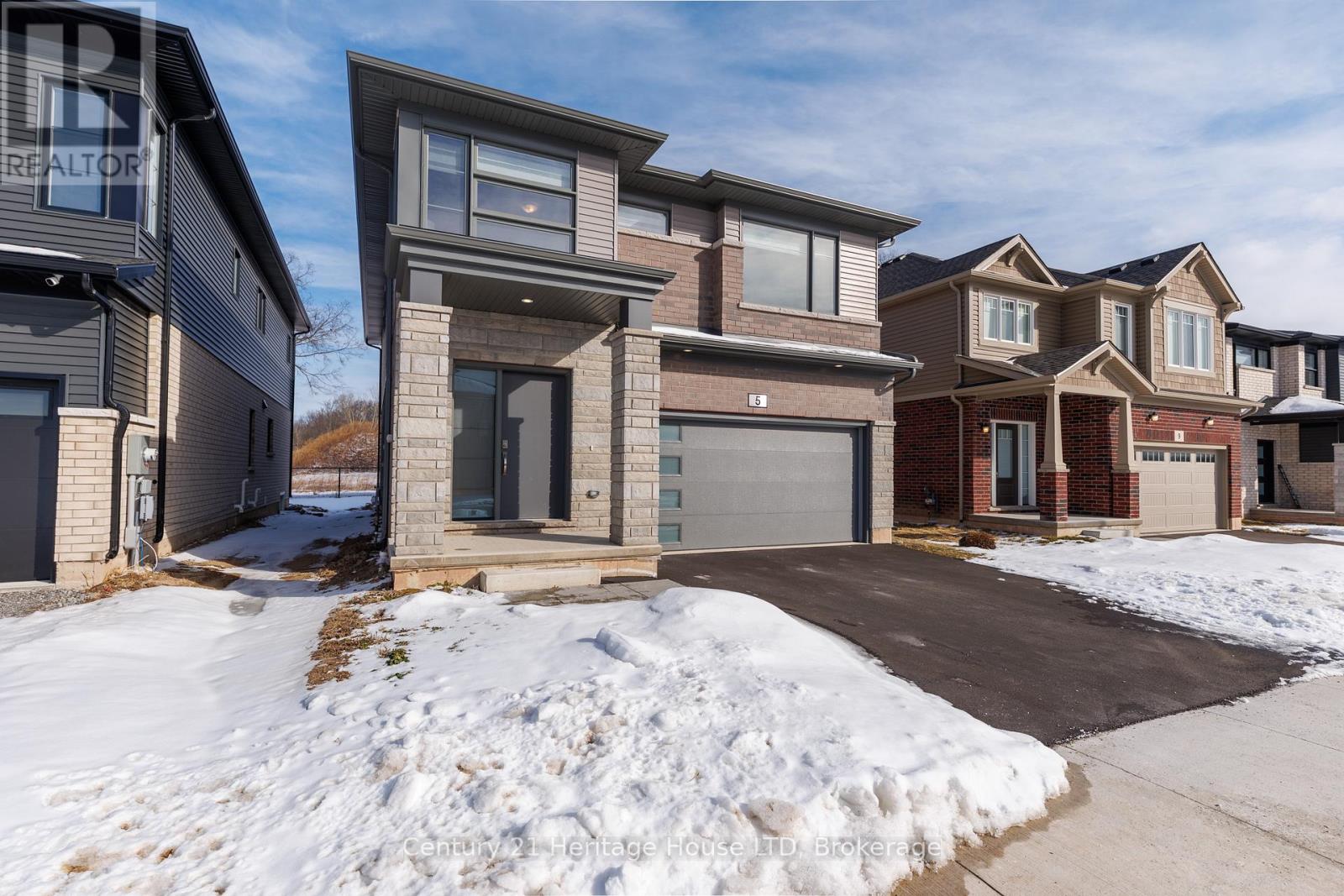 5 Wilson Drive, Thorold, Ontario  L2V 0M3 - Photo 3 - X13028904