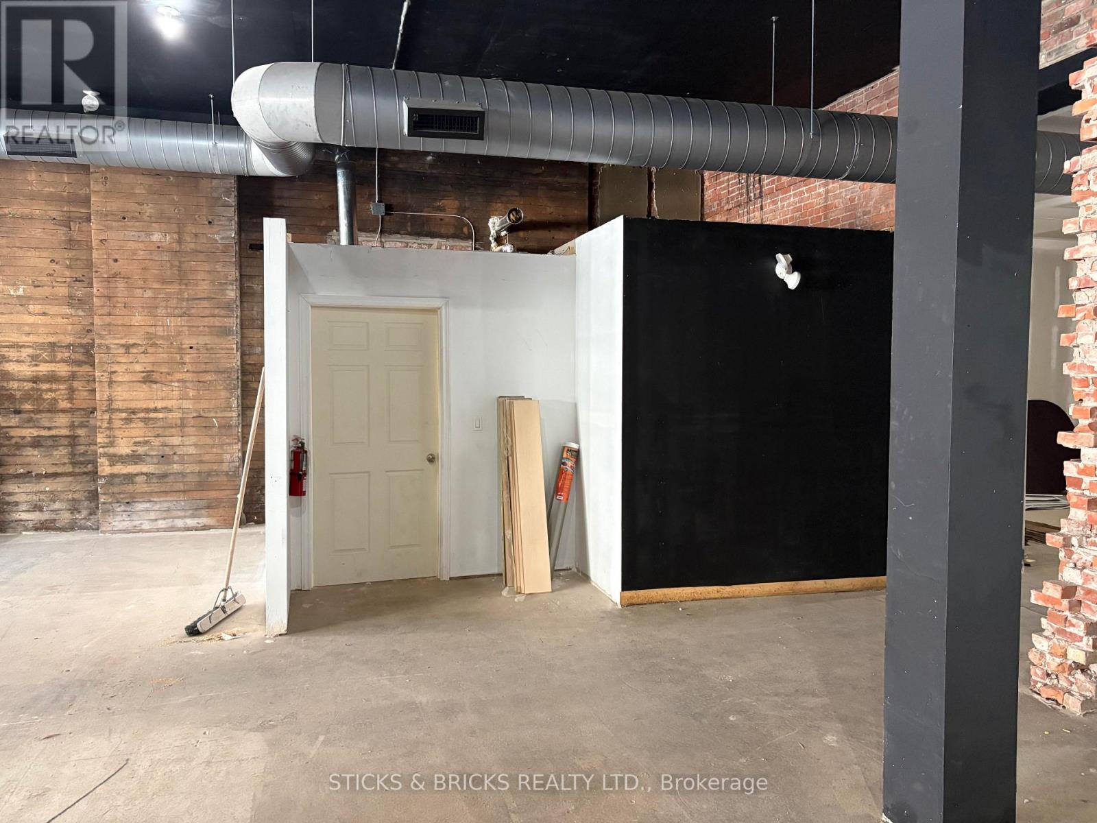 4410 Queen Street, Niagara Falls, Ontario  L2E 2L3 - Photo 6 - X13028910