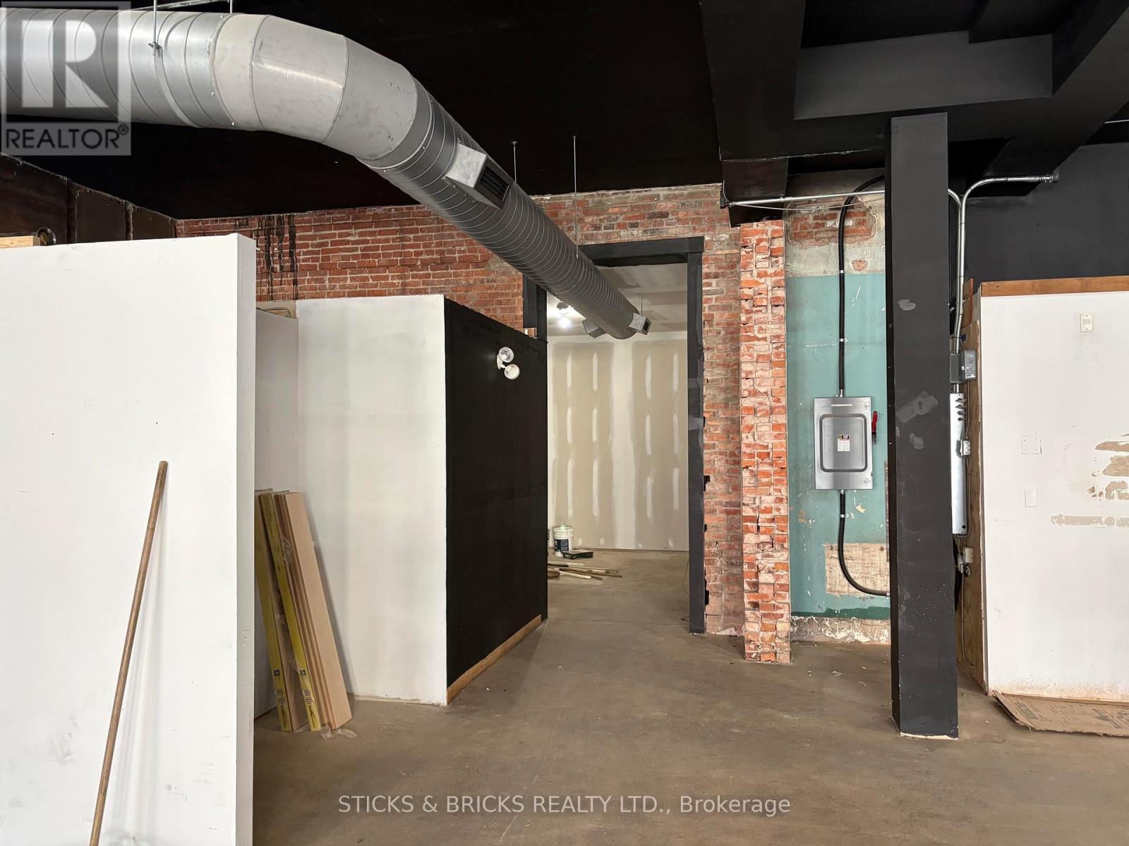 4410 Queen Street, Niagara Falls, Ontario  L2E 2L3 - Photo 7 - X13028910