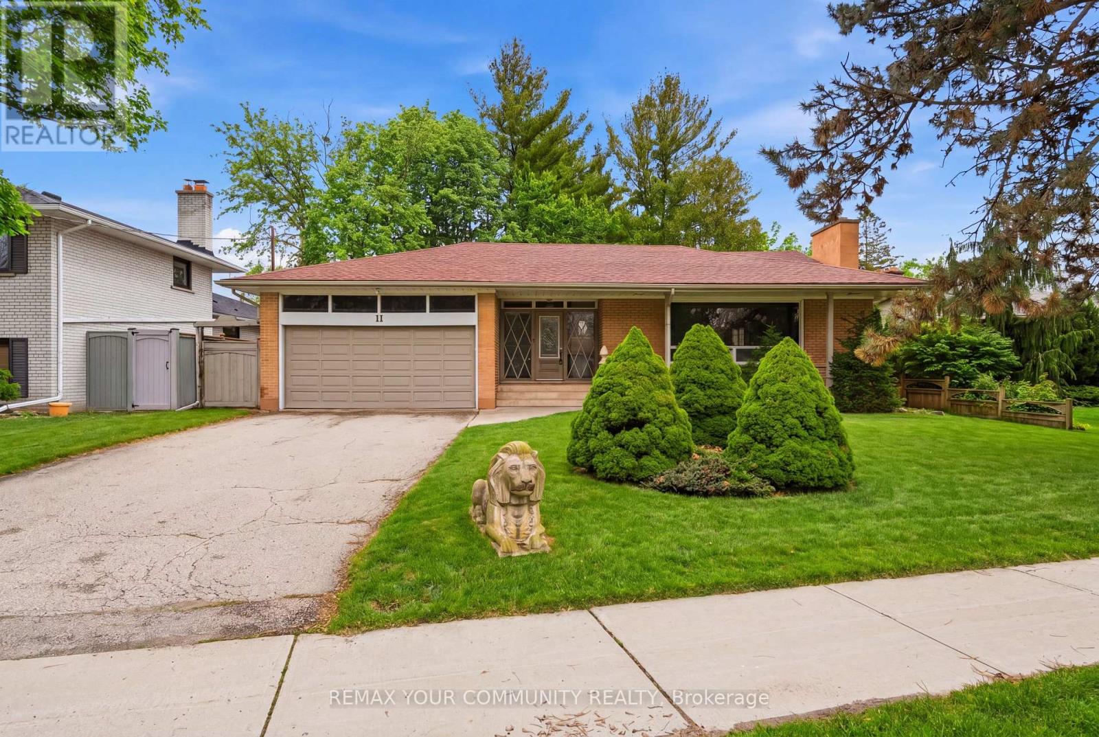 11 Grovetree Road, Toronto, Ontario  M9V 2Y1 - Photo 2 - W12709234