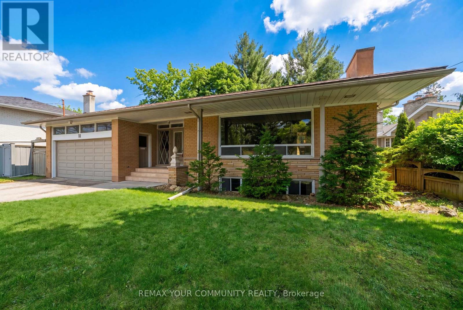 11 Grovetree Road, Toronto, Ontario  M9V 2Y1 - Photo 3 - W12709234