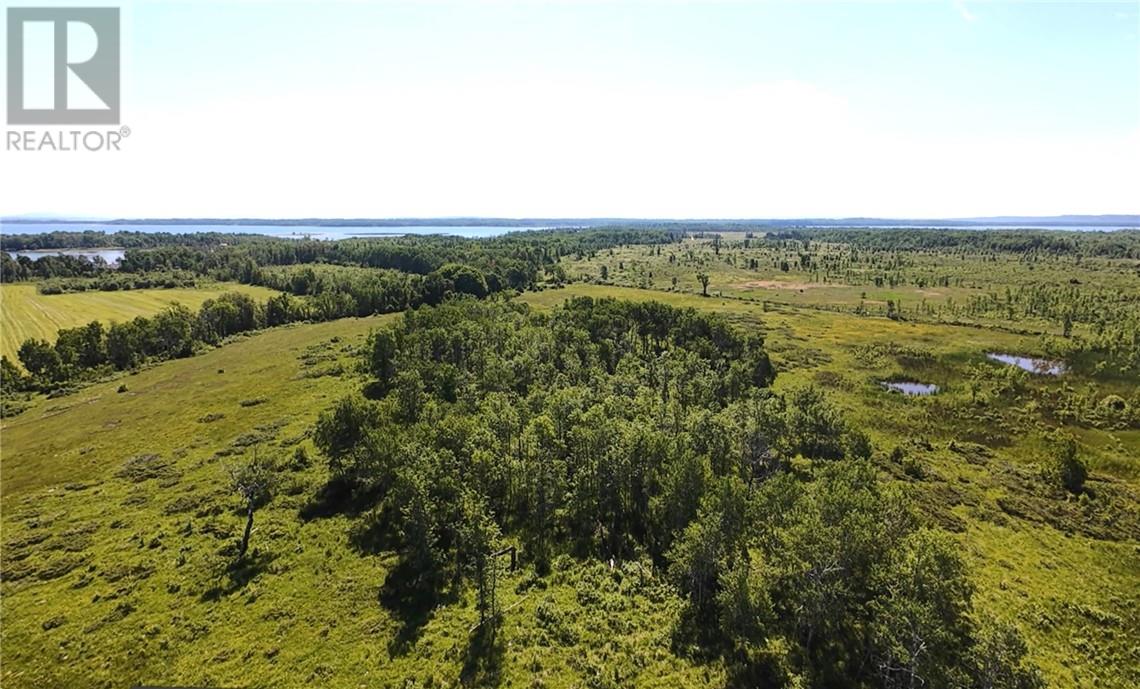 na White's Point Road, Little Current, Ontario