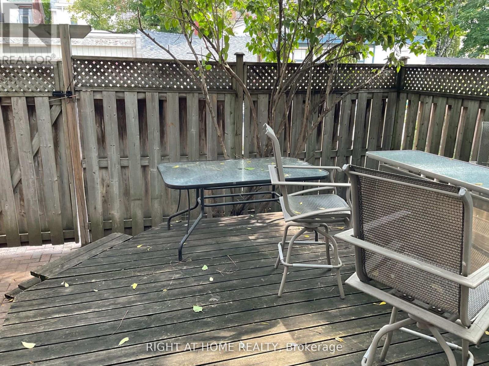 Room D - 223 Beverley Street, Toronto, Ontario  M5T 1Z4 - Photo 6 - C13028954