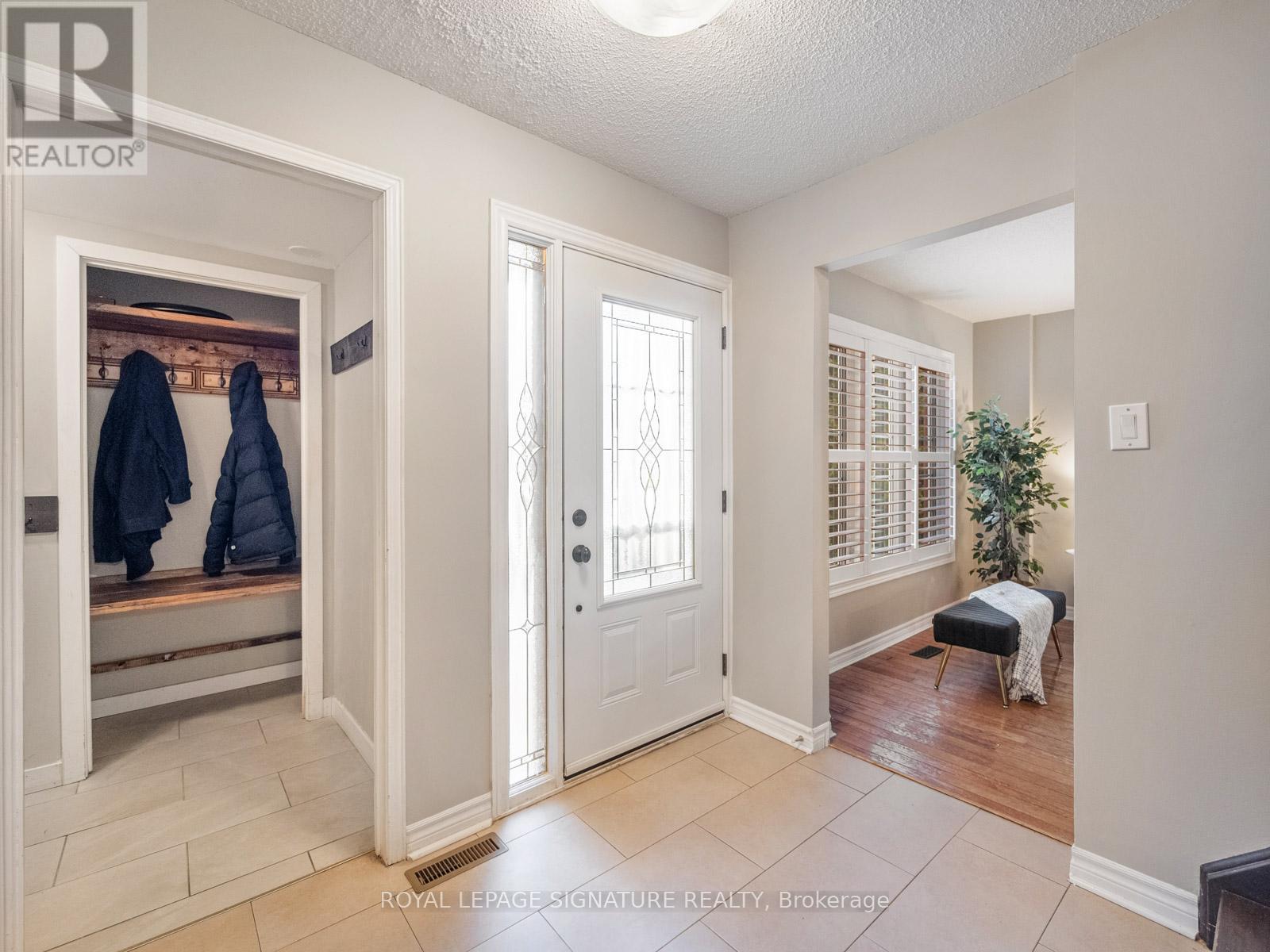 28 Bowes Garden Court, Toronto, Ontario  M1C 4L8 - Photo 5 - E13028876