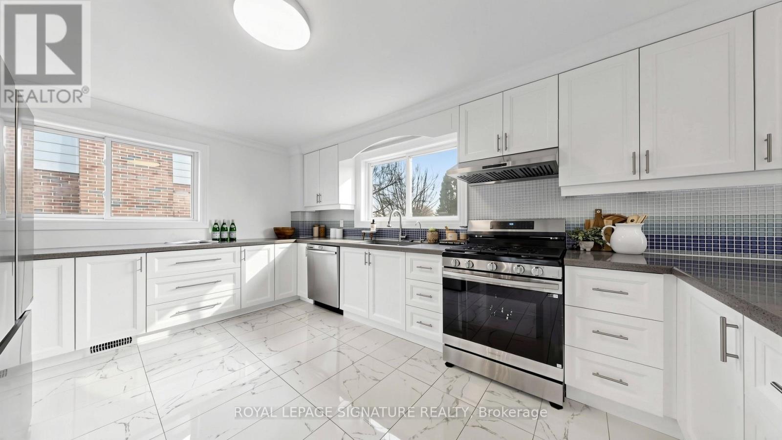 116 Oakmeadow Boulevard, Toronto, Ontario  M1E 4G7 - Photo 4 - E13028958