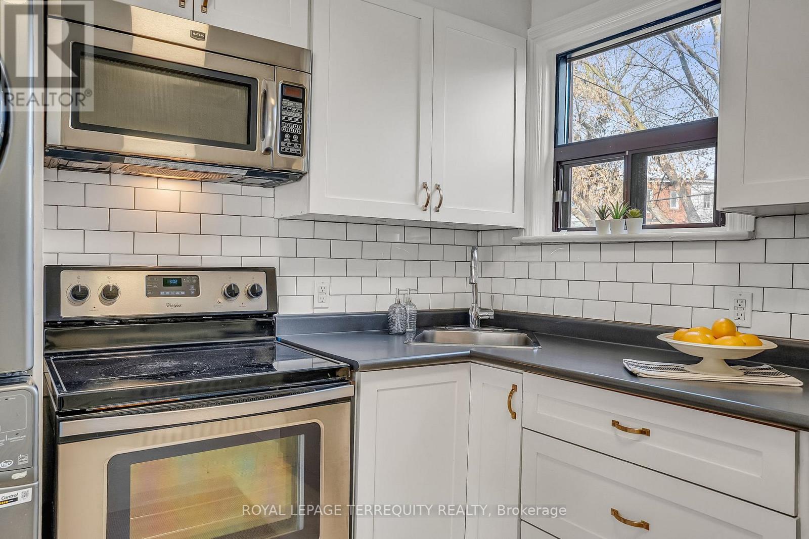 1746 Queen Street E, Toronto, Ontario  M4L 1G7 - Photo 12 - E13028970