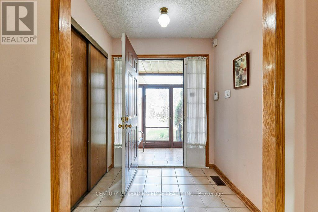 73 Charcoal Drive, Toronto, Ontario  M1C 3T9 - Photo 4 - E13028996