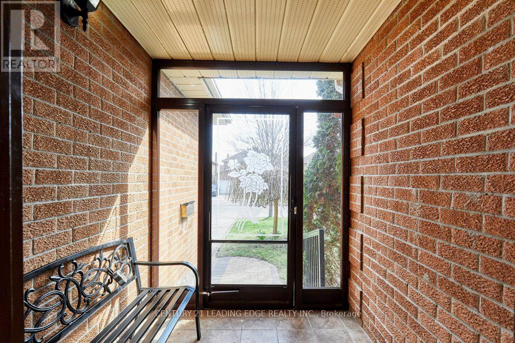 73 Charcoal Drive, Toronto, Ontario  M1C 3T9 - Photo 5 - E13028996