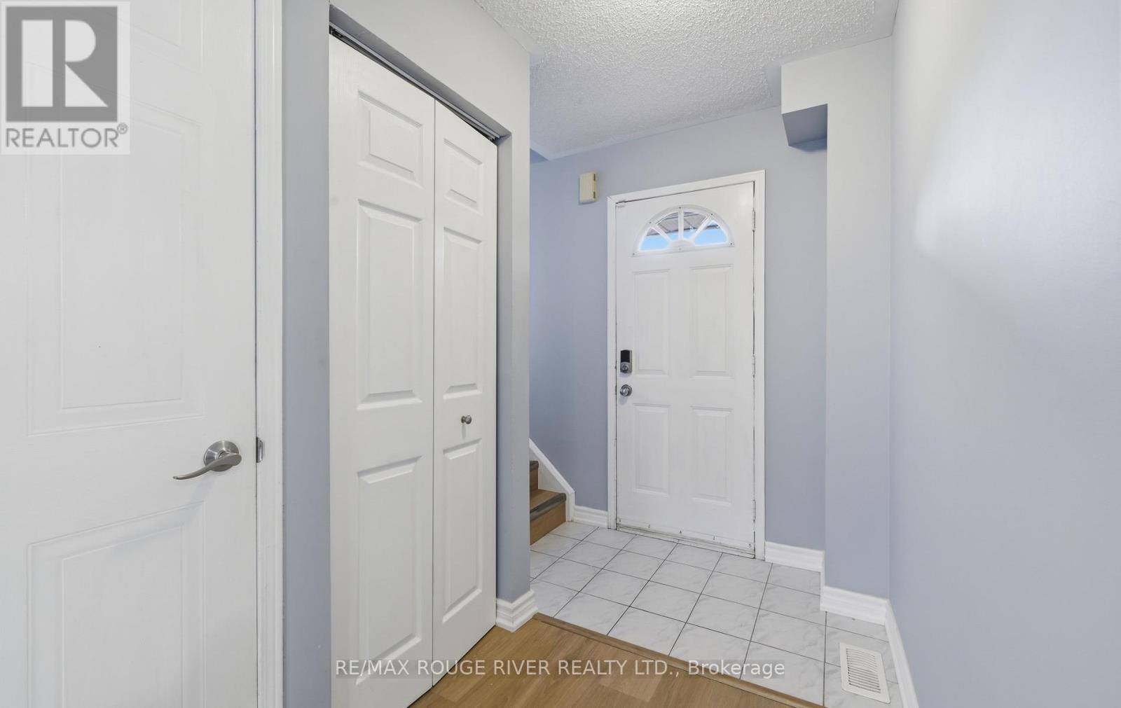 24 Trewin Lane, Clarington, Ontario  L1C 4W9 - Photo 3 - E13029002