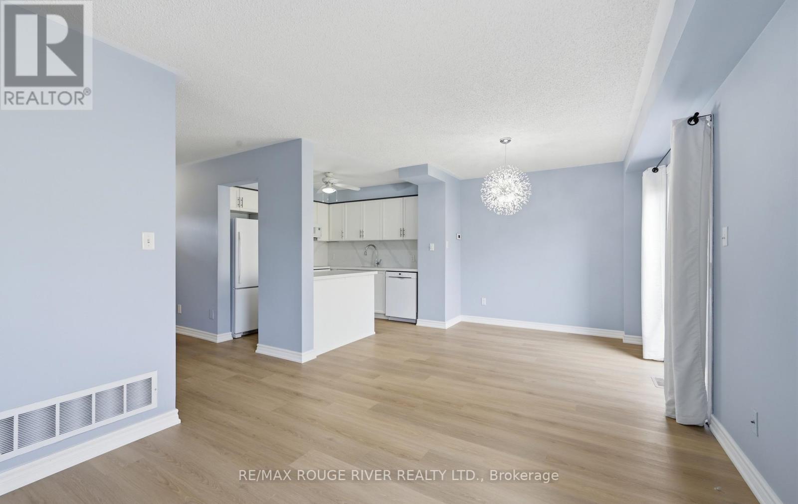 24 Trewin Lane, Clarington, Ontario  L1C 4W9 - Photo 6 - E13029002