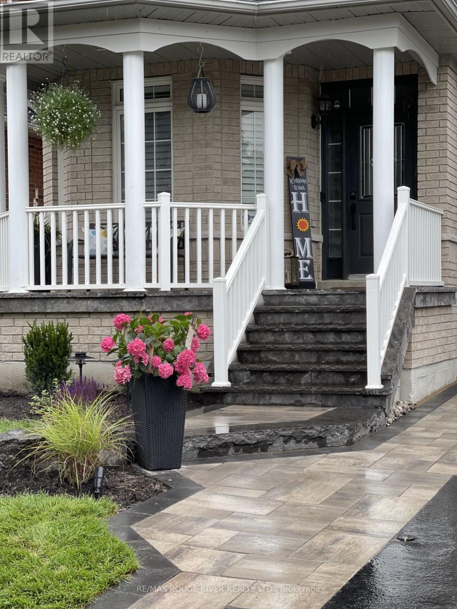 26 Corsham Drive, Whitby, Ontario  L1M 2K5 - Photo 4 - E13029032