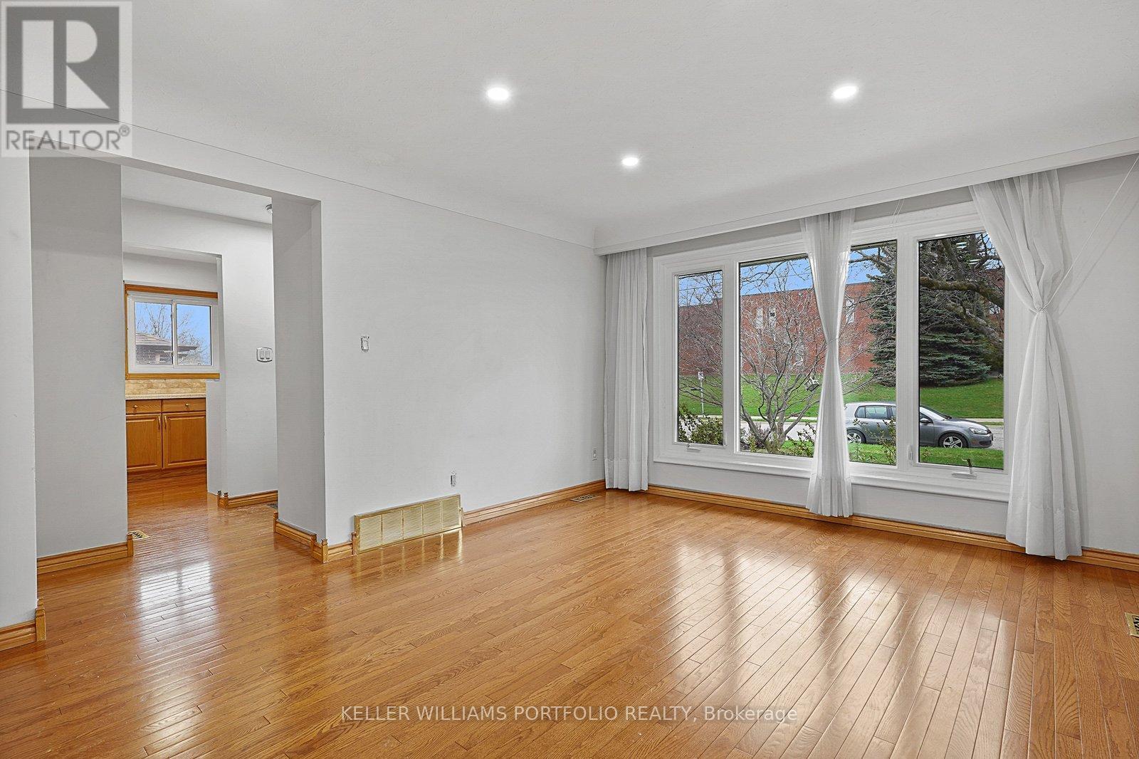 68 Athabasca Street, Oshawa, Ontario  L1H 7H6 - Photo 6 - E13029048