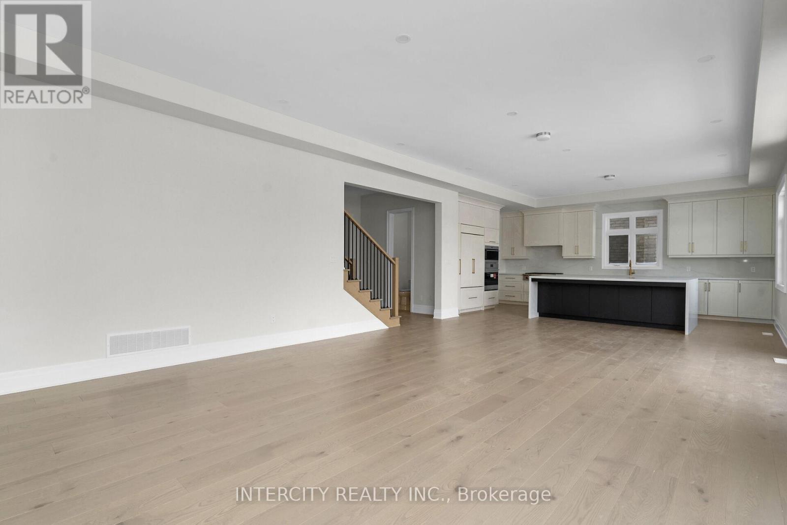 8 Heart Lake Circle, King, Ontario  L7B 0T1 - Photo 14 - N12759212