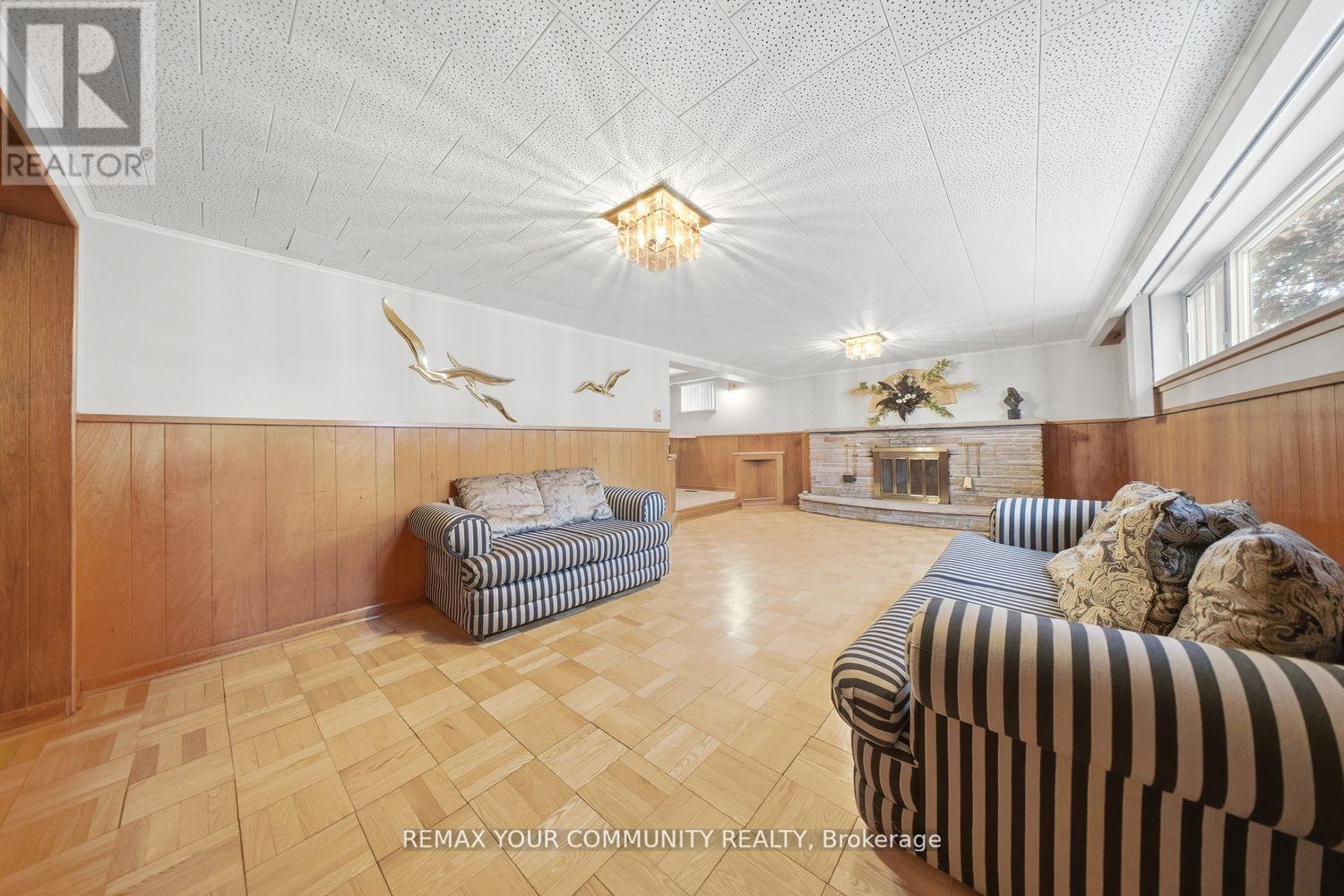 11 Grovetree Road, Toronto, Ontario  M9V 2Y1 - Photo 35 - W12709234