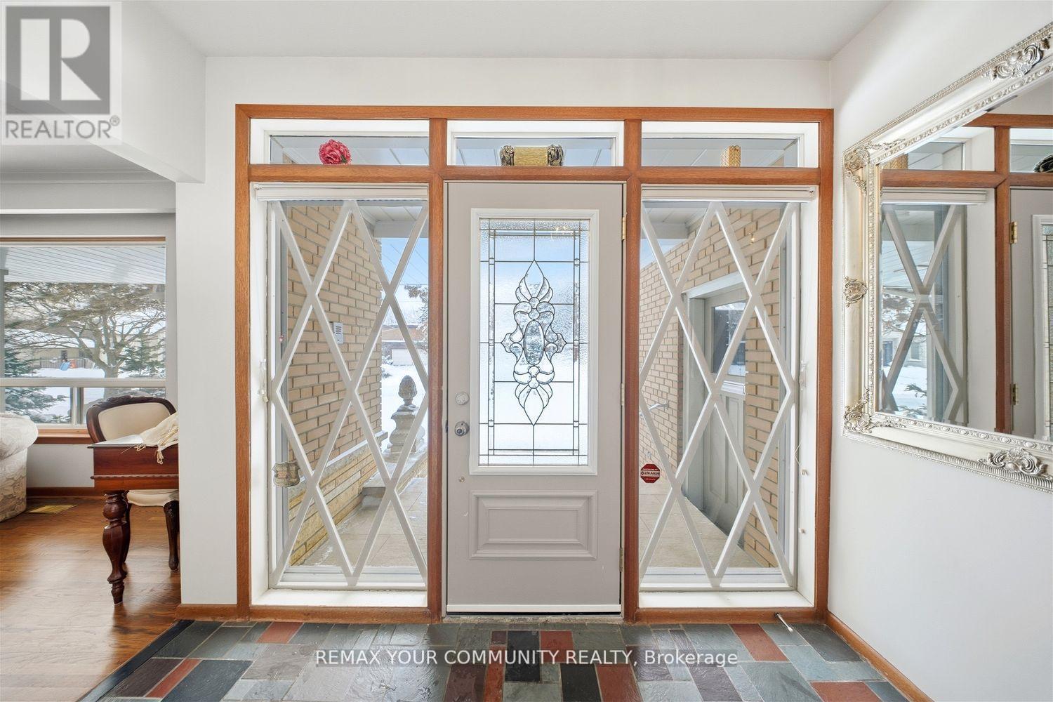 11 Grovetree Road, Toronto, Ontario  M9V 2Y1 - Photo 5 - W12709234