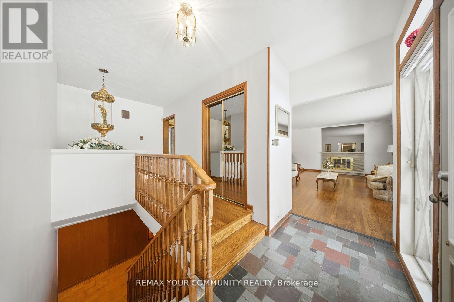 11 Grovetree Road, Toronto, Ontario  M9V 2Y1 - Photo 6 - W12709234