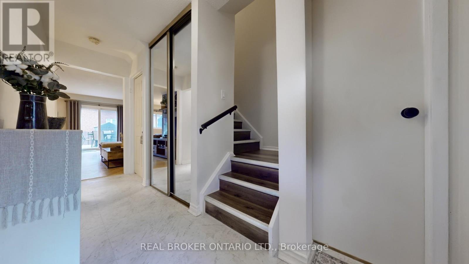 12 Woodglen Way, Markham, Ontario  L3R 3A8 - Photo 11 - N13029036