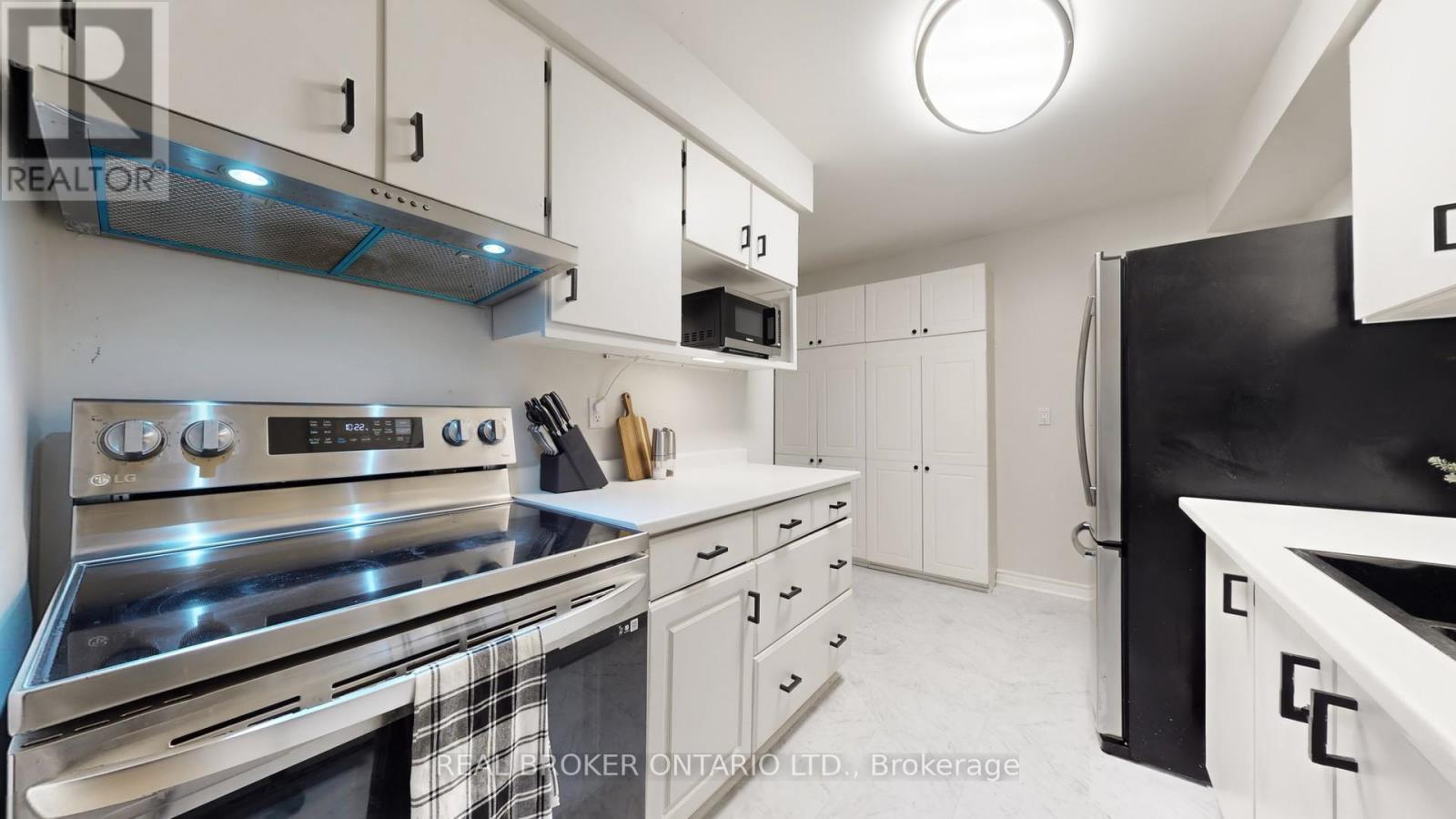 12 Woodglen Way, Markham, Ontario  L3R 3A8 - Photo 6 - N13029036