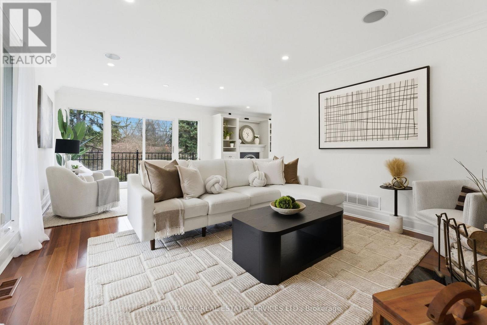 21 PRINCESS ANNE CRESCENT, Toronto, Ontario