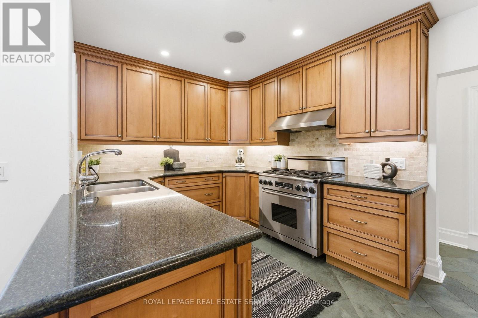 21 Princess Anne Crescent, Toronto, Ontario  M9A 2N9 - Photo 15 - W13028872