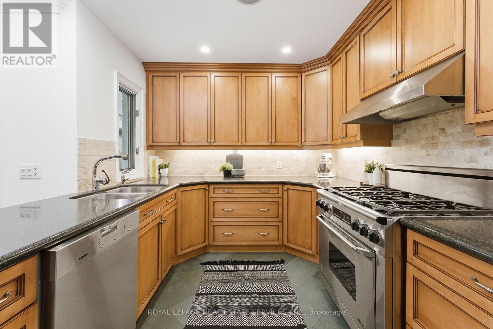 21 Princess Anne Crescent, Toronto, Ontario  M9A 2N9 - Photo 16 - W13028872