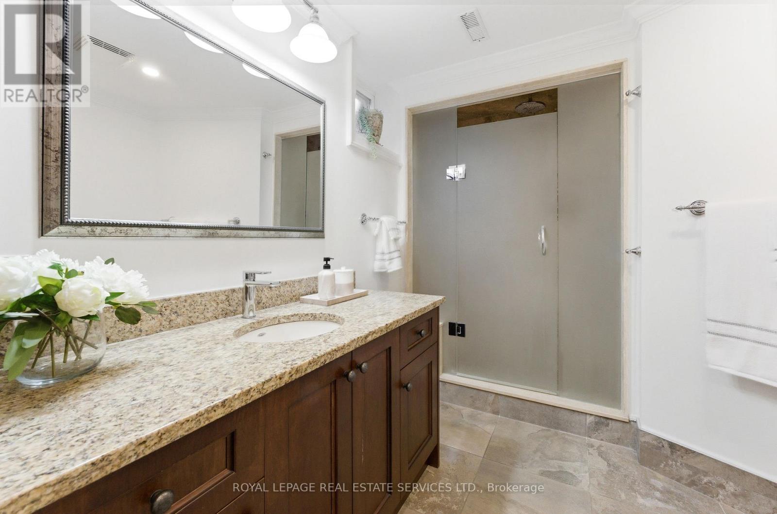 21 Princess Anne Crescent, Toronto, Ontario  M9A 2N9 - Photo 33 - W13028872