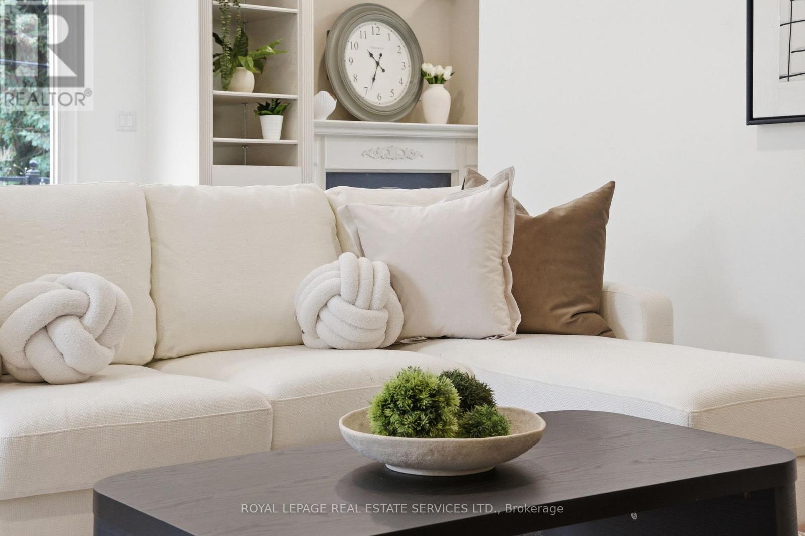 21 Princess Anne Crescent, Toronto, Ontario  M9A 2N9 - Photo 4 - W13028872