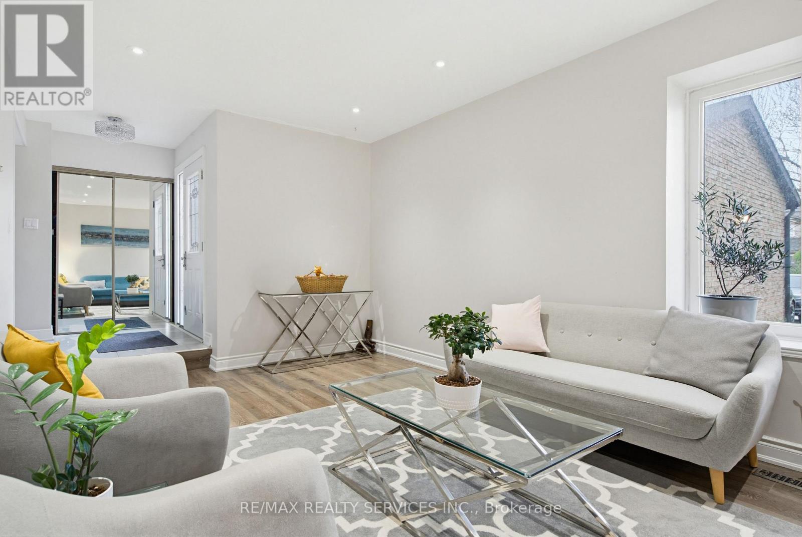 2545 Folkway Drive, Mississauga, Ontario  L5L 2J9 - Photo 10 - W13028878