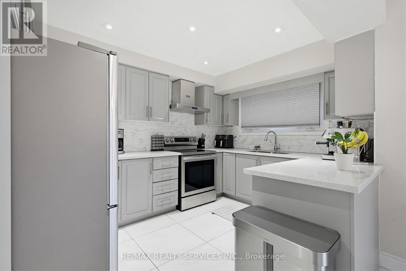 2545 Folkway Drive, Mississauga, Ontario  L5L 2J9 - Photo 17 - W13028878