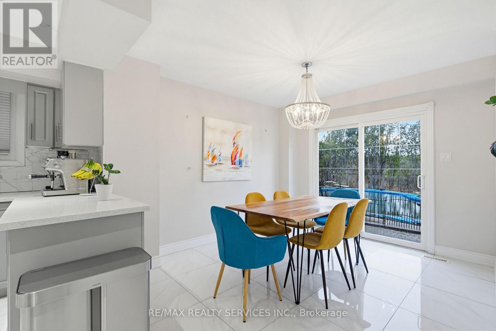 2545 Folkway Drive, Mississauga, Ontario  L5L 2J9 - Photo 19 - W13028878