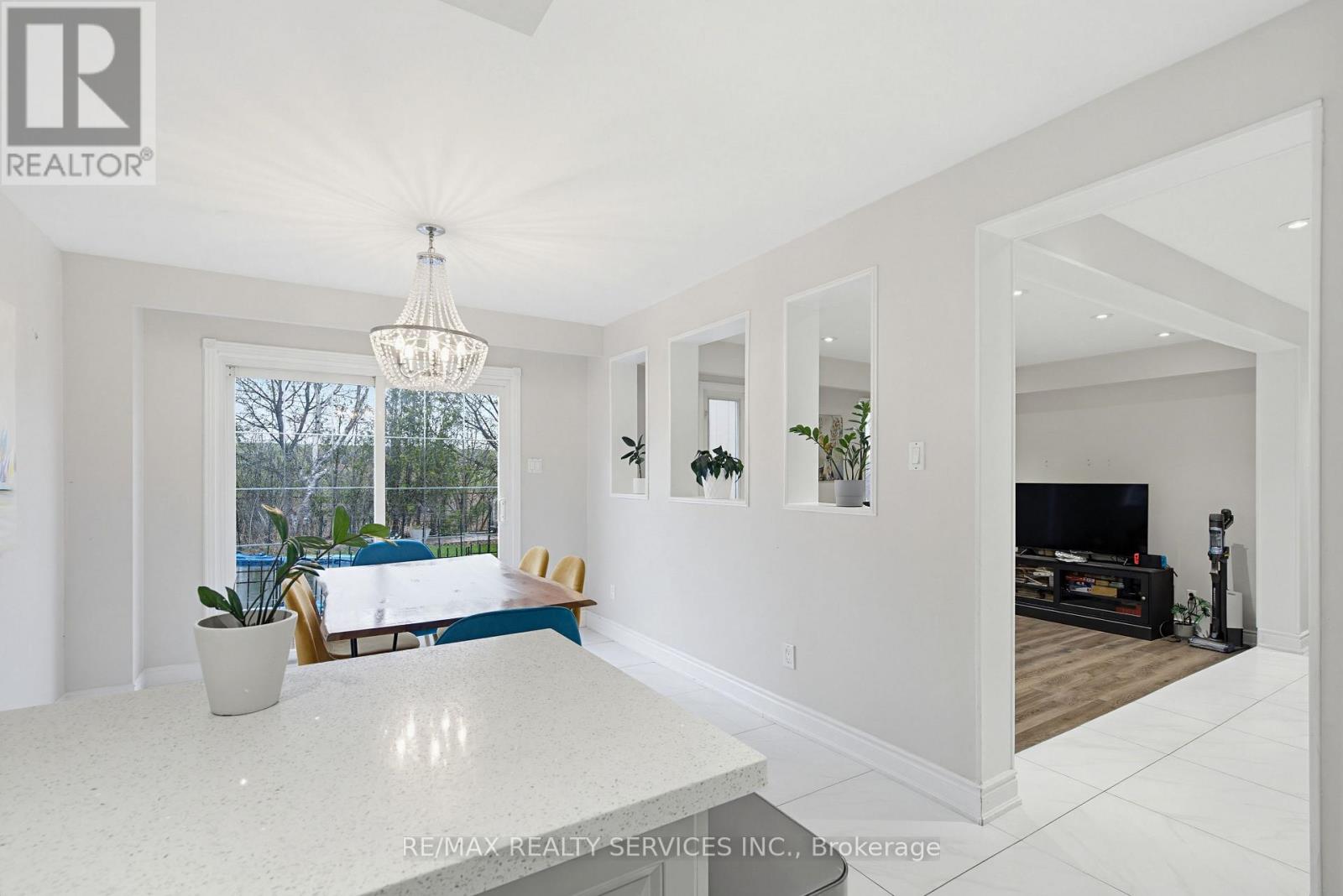 2545 Folkway Drive, Mississauga, Ontario  L5L 2J9 - Photo 20 - W13028878