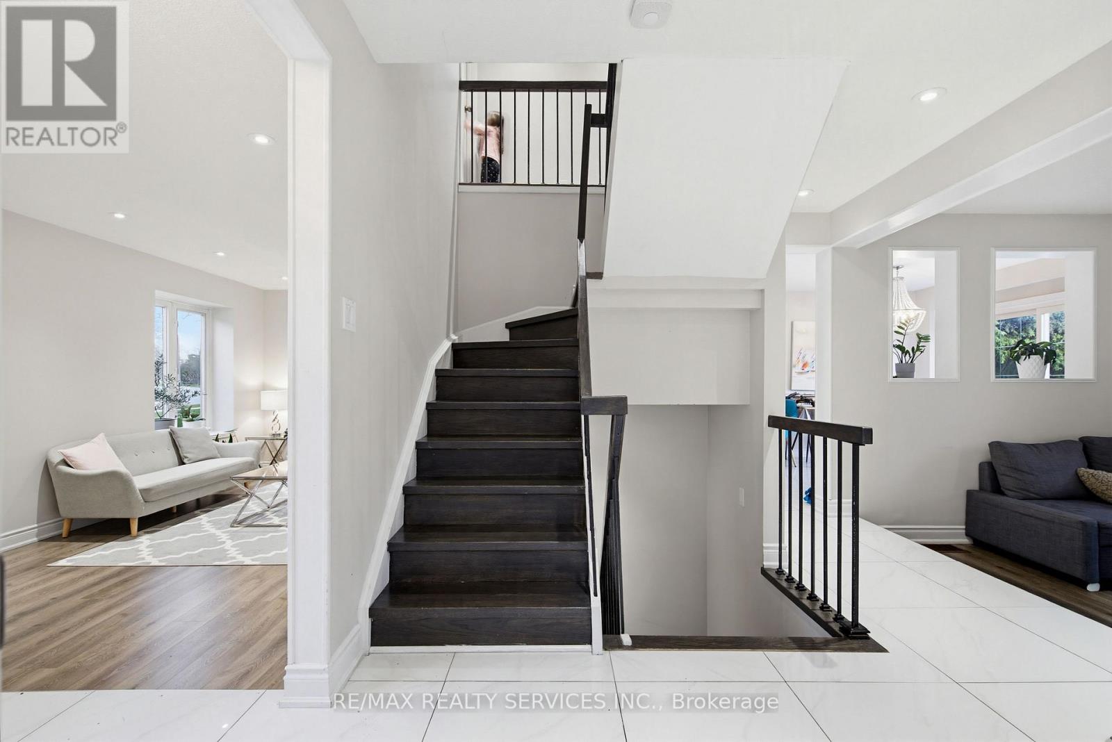 2545 Folkway Drive, Mississauga, Ontario  L5L 2J9 - Photo 7 - W13028878