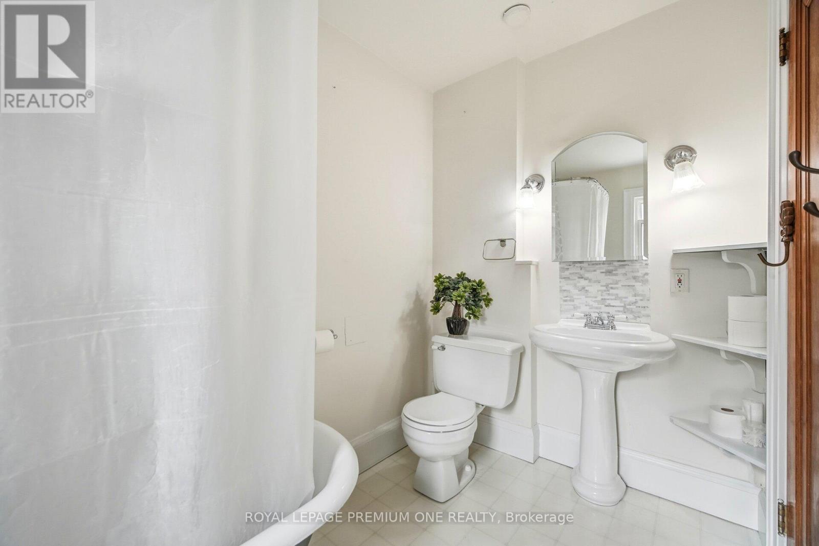 61 Methuen Avenue, Toronto, Ontario  M6S 1Z7 - Photo 17 - W13028902