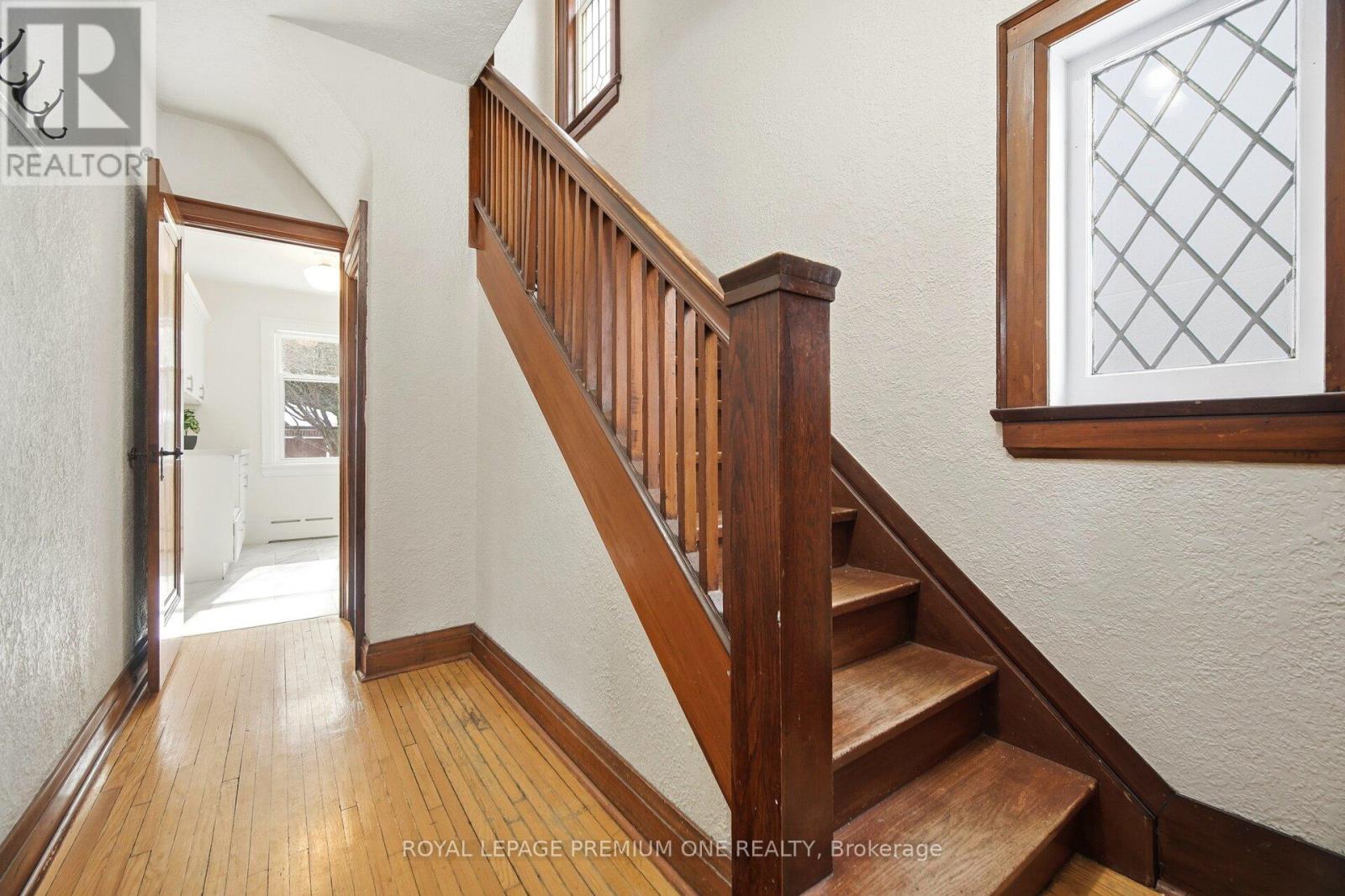 61 Methuen Avenue, Toronto, Ontario  M6S 1Z7 - Photo 4 - W13028902