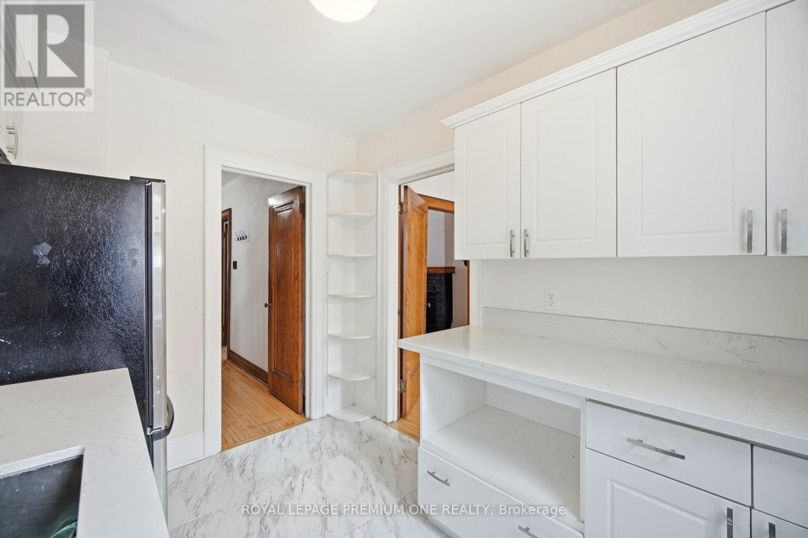 61 Methuen Avenue, Toronto, Ontario  M6S 1Z7 - Photo 6 - W13028902