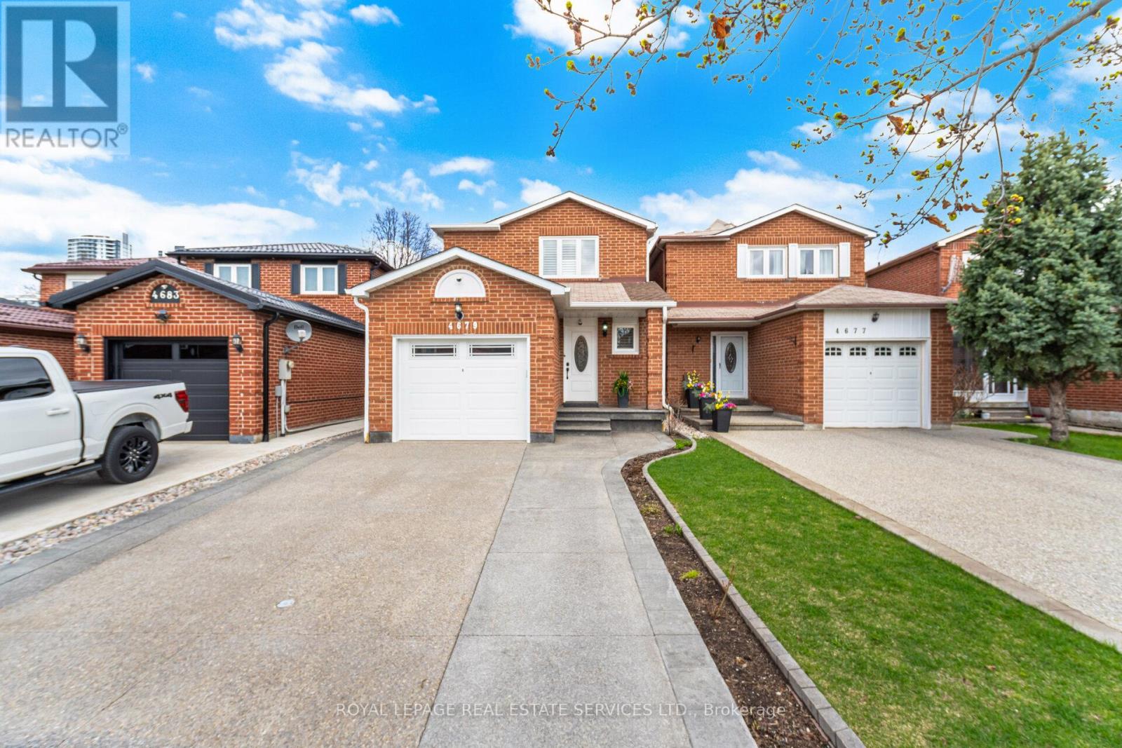 4679 Drakestone Crescent, Mississauga, Ontario  L5R 1K7 - Photo 2 - W13028956