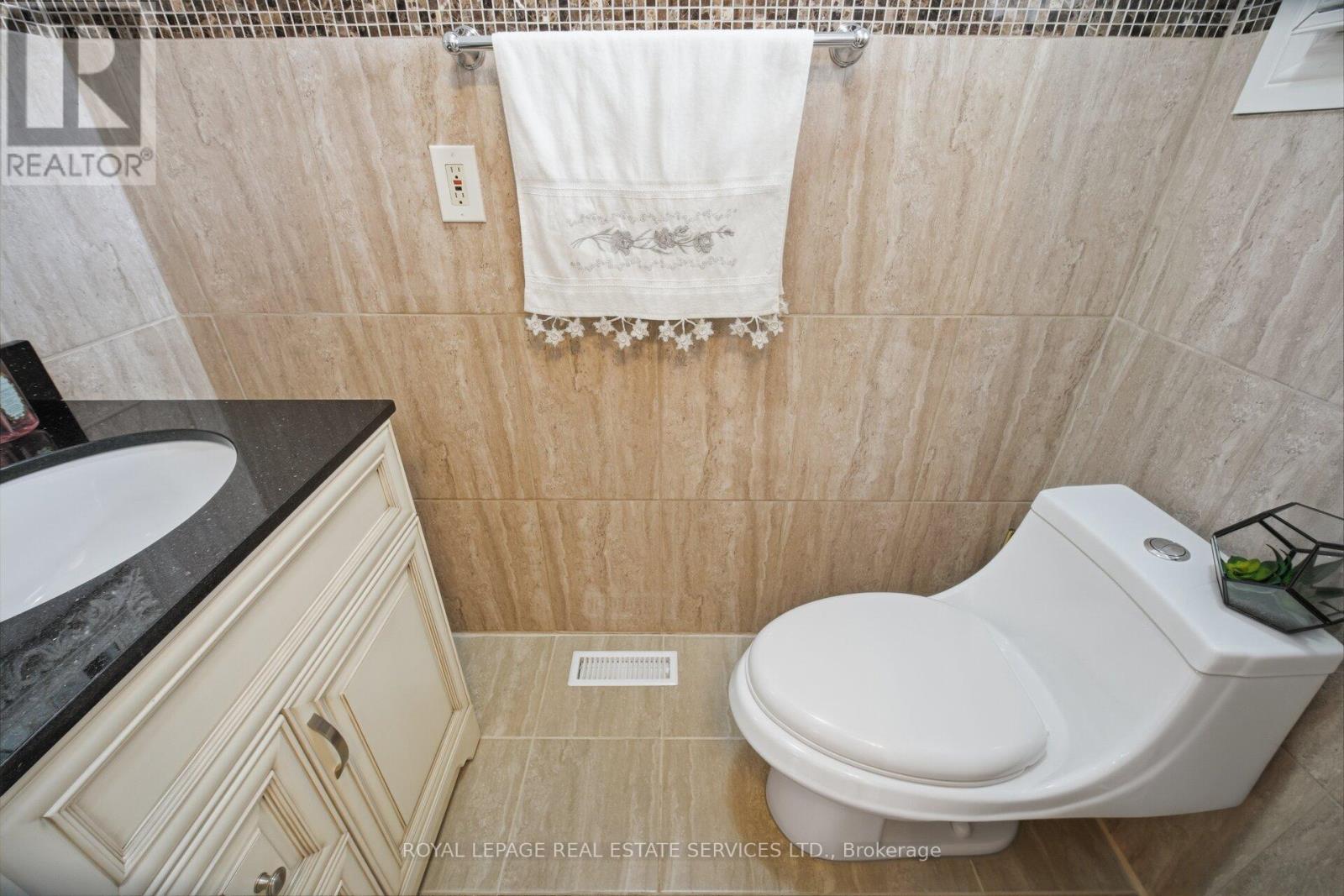 4679 Drakestone Crescent, Mississauga, Ontario  L5R 1K7 - Photo 21 - W13028956